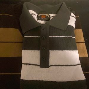 Don’t really need it so I’m selling it I’ve worn it once it’s a Charlie Brown